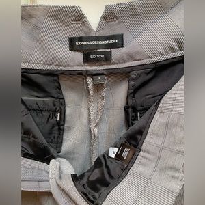 EXPRESS Editor Capri/ Long Shorts